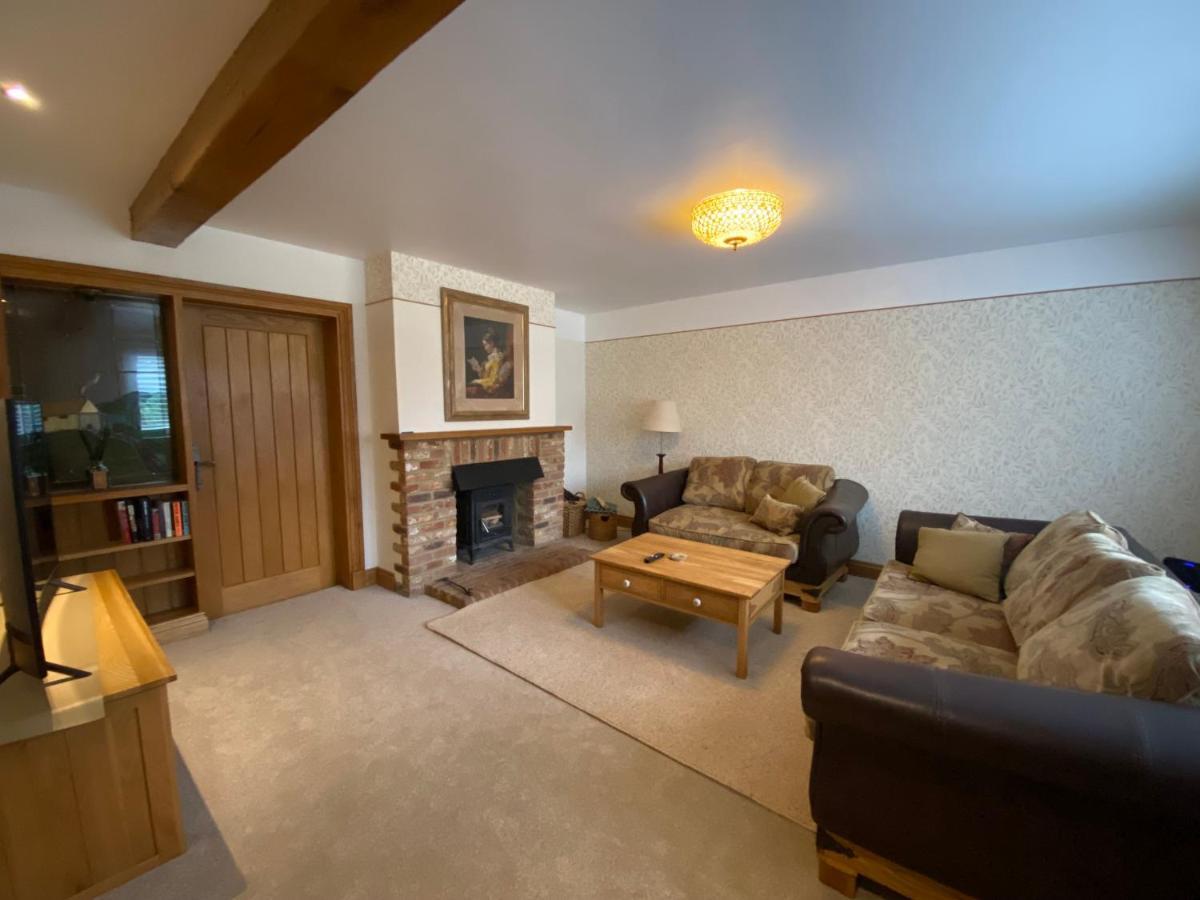Mulberry Cottage Near Goodwood Чічестер Екстер'єр фото